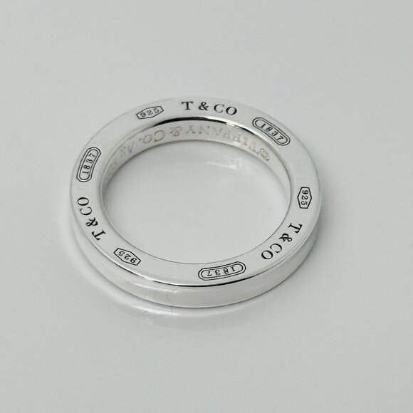 Tiffany 1837 Extra Small Round Circle Tag Pendant in Sterling Silver - Picture 3 of 7